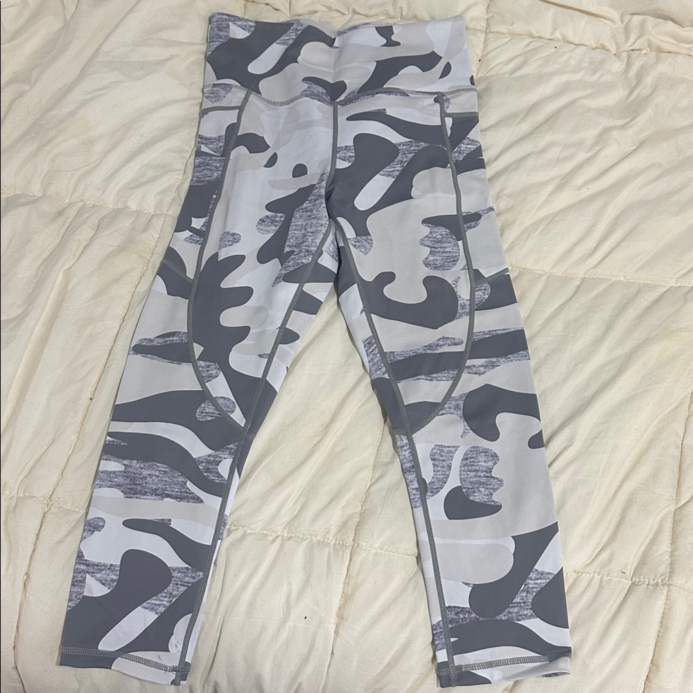 Gray Camouflage Cropped Leggings